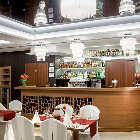 Hotel Miodowy Mlyn Opatow  Esterno foto