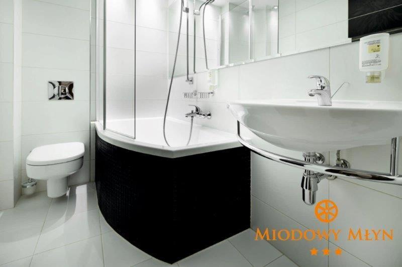 Hotel Miodowy Mlyn Opatow  Esterno foto