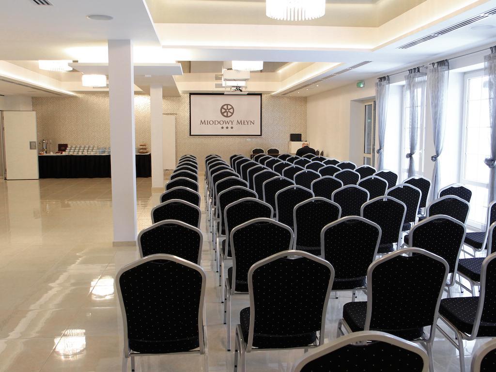 Hotel Miodowy Mlyn Opatow  Esterno foto