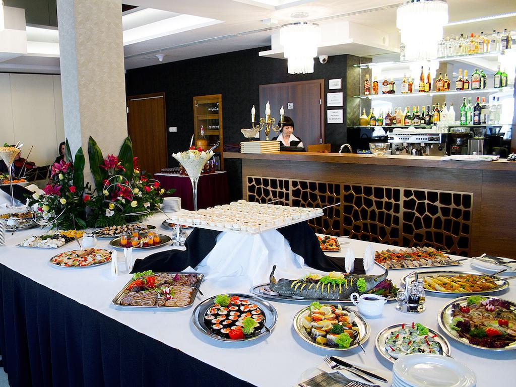 Hotel Miodowy Mlyn Opatow  Esterno foto