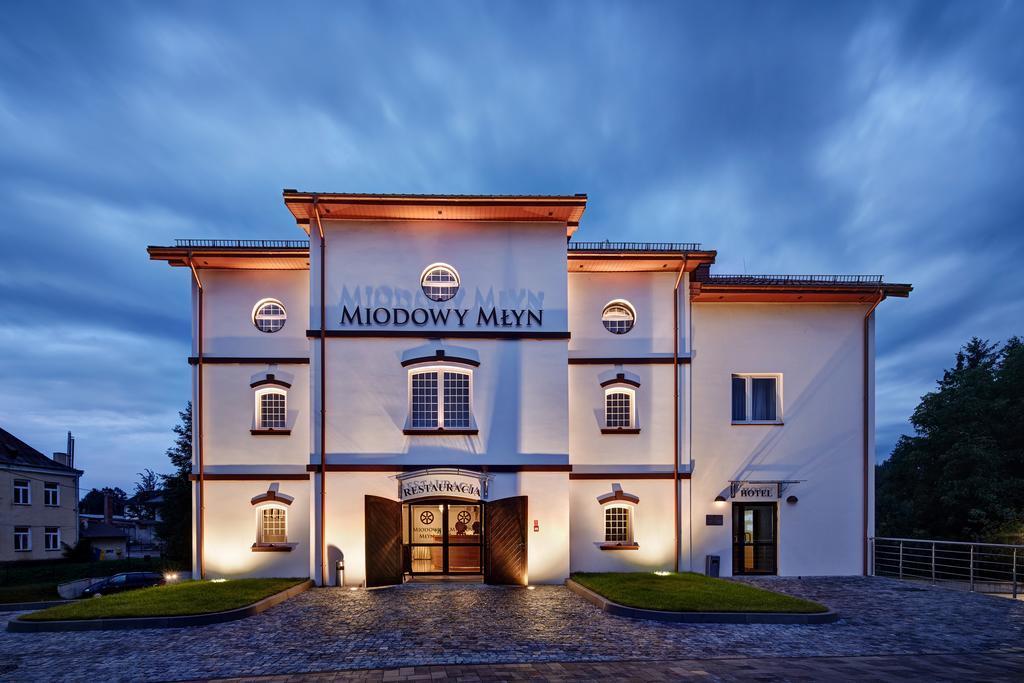 Hotel Miodowy Mlyn Opatow  Esterno foto