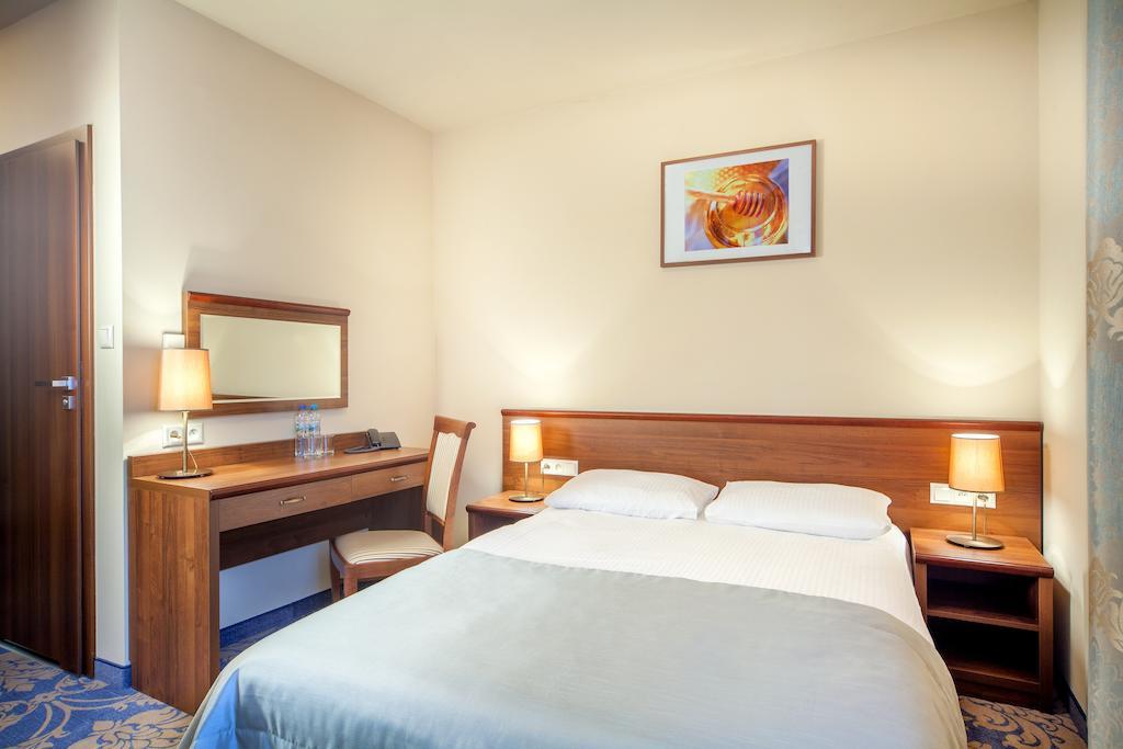 Hotel Miodowy Mlyn Opatow  Camera foto