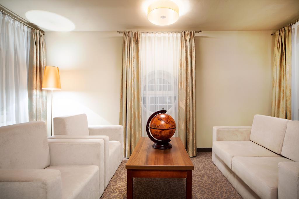 Hotel Miodowy Mlyn Opatow  Esterno foto