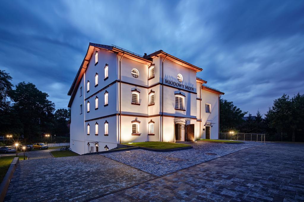 Hotel Miodowy Mlyn Opatow  Esterno foto