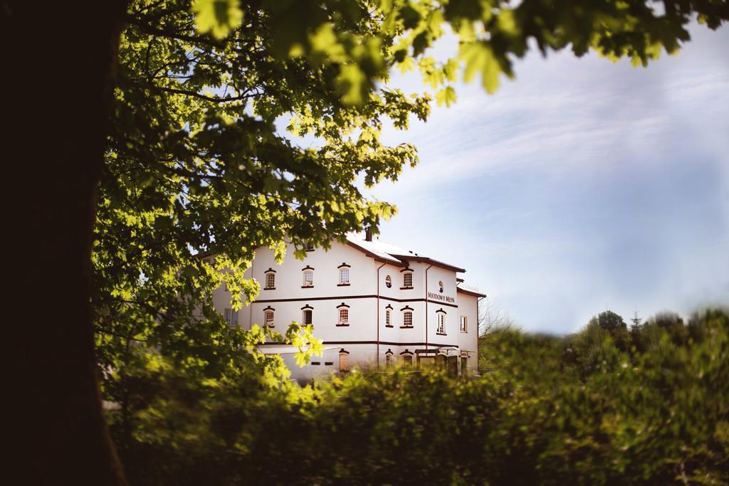 Hotel Miodowy Mlyn Opatow  Esterno foto