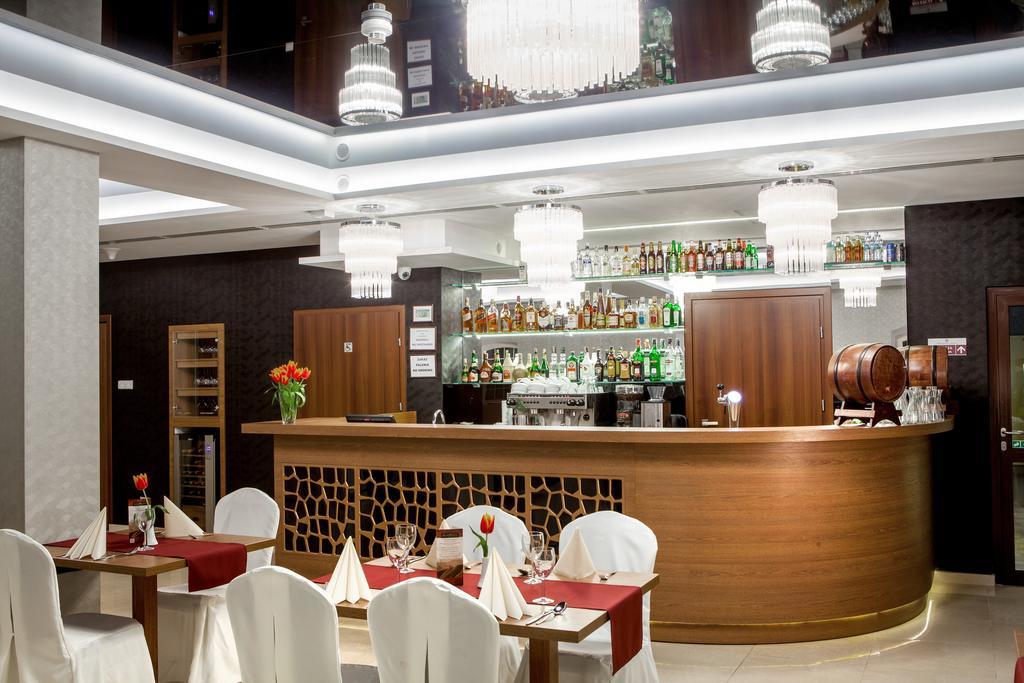 Hotel Miodowy Mlyn Opatow  Esterno foto